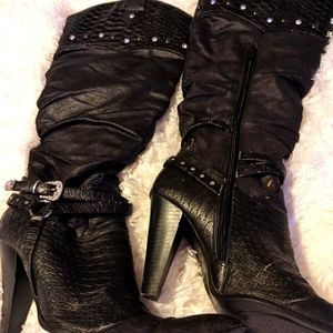 No Brand - Hgh-heeled black boots